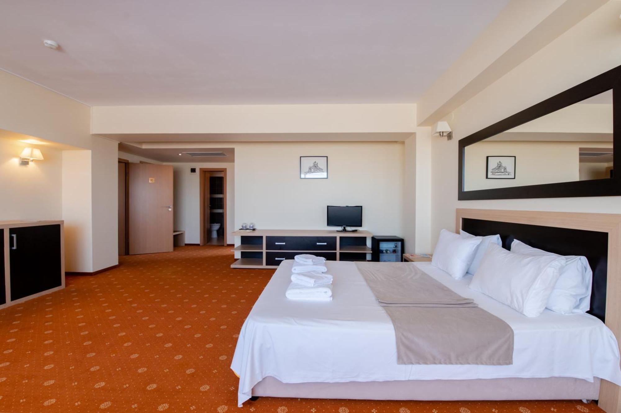 Hotel Oxford By Timhotels Тимишоара Экстерьер фото