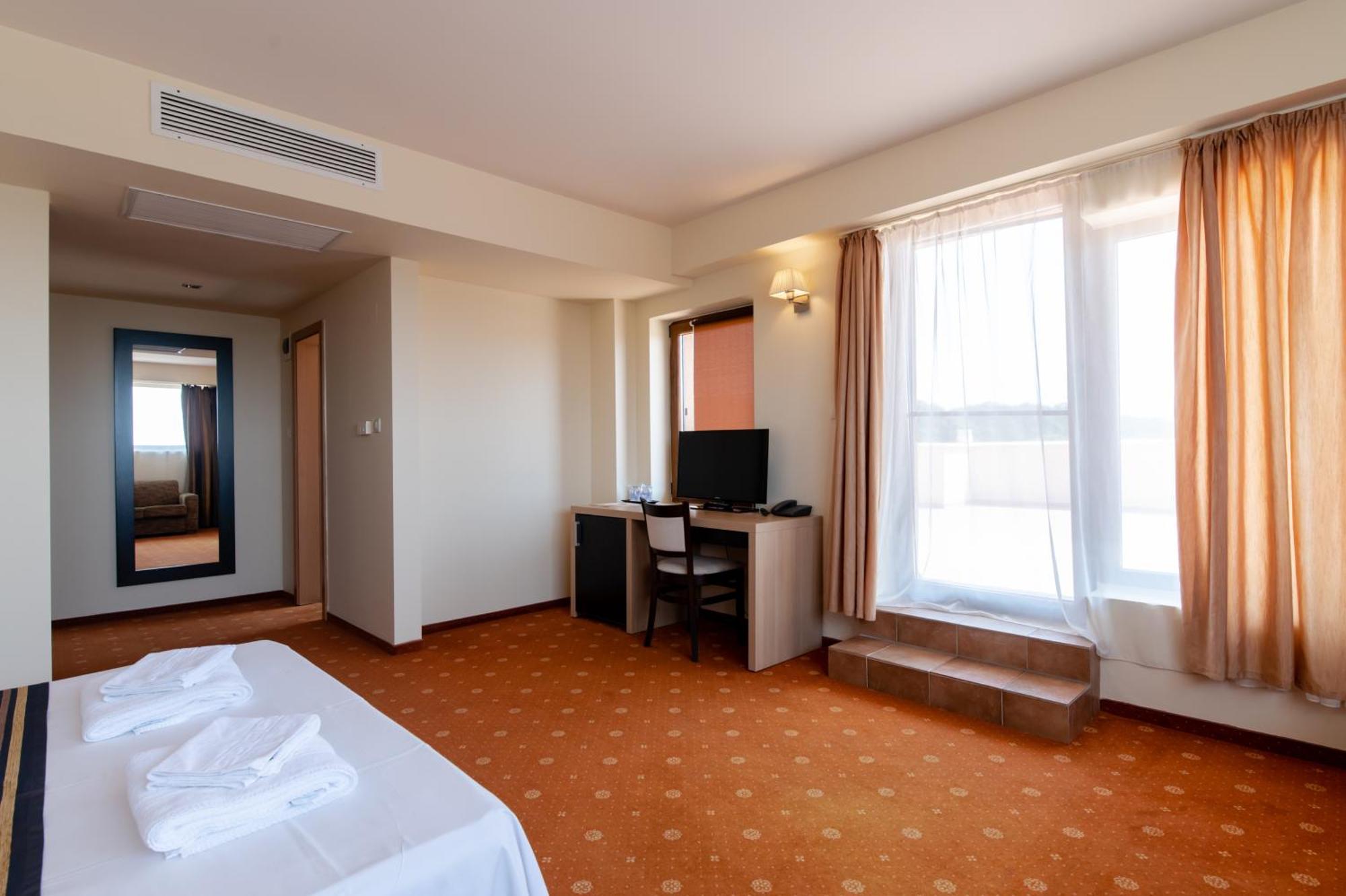 Hotel Oxford By Timhotels Тимишоара Экстерьер фото