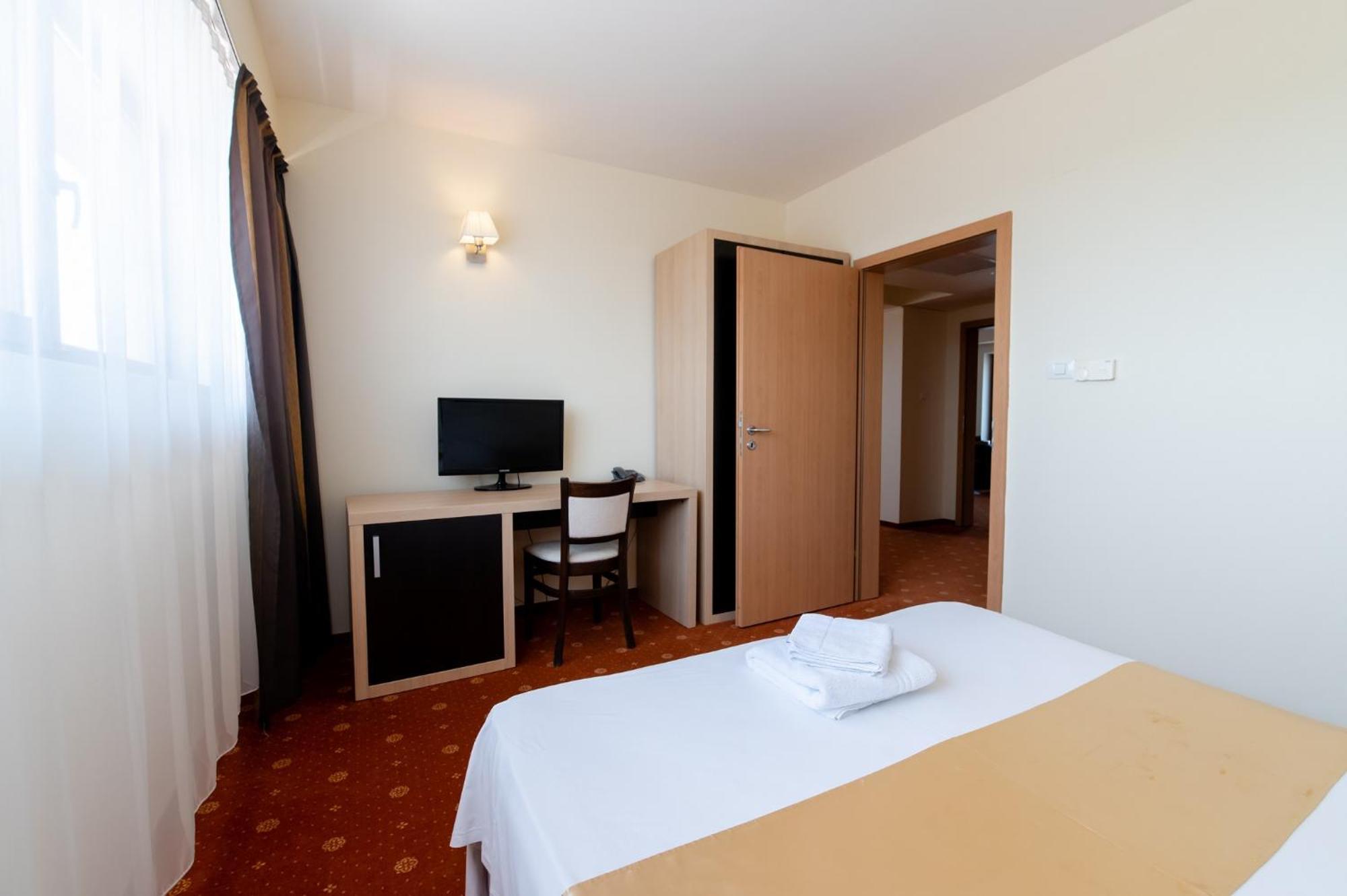 Hotel Oxford By Timhotels Тимишоара Экстерьер фото