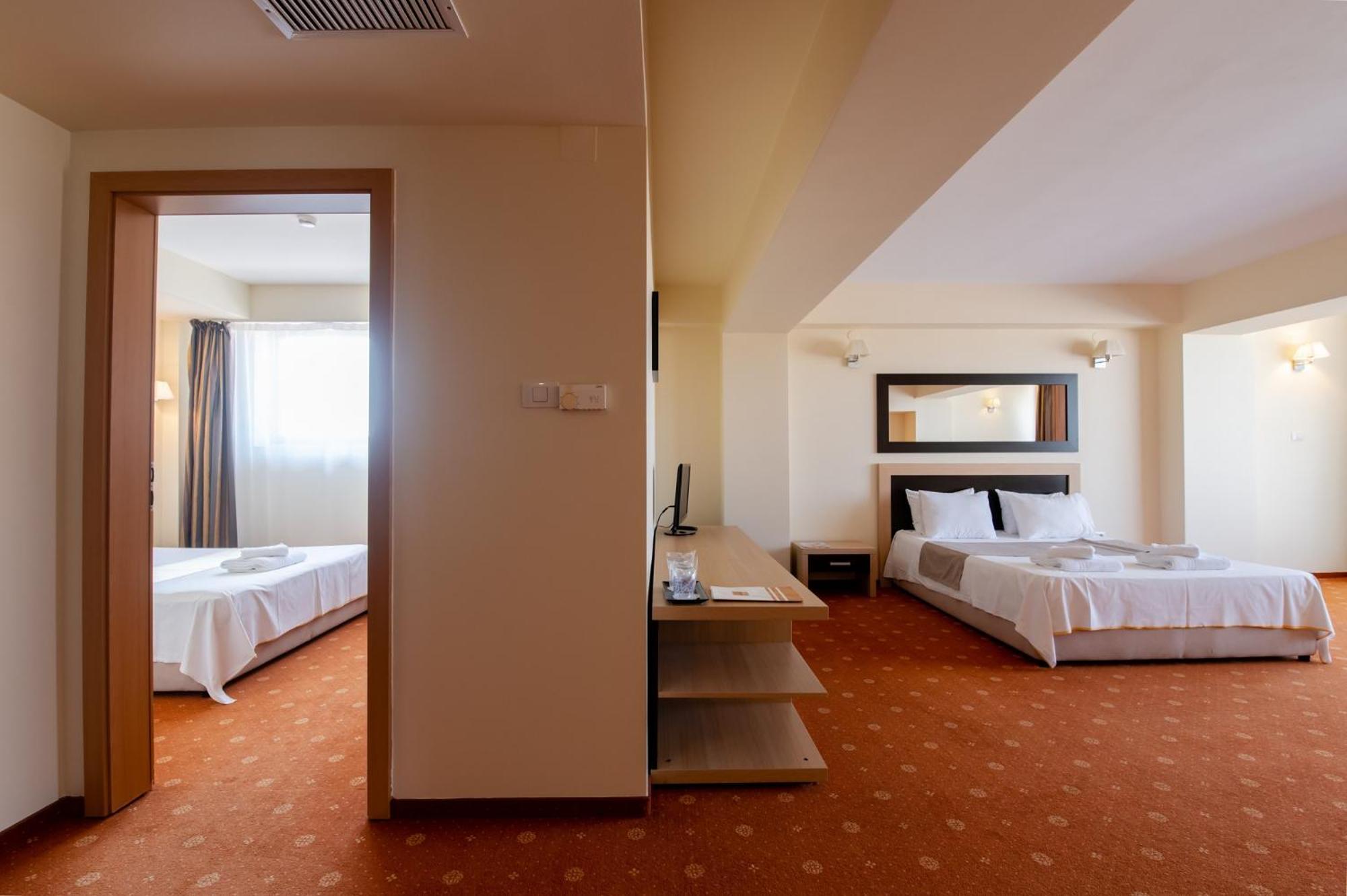 Hotel Oxford By Timhotels Тимишоара Экстерьер фото