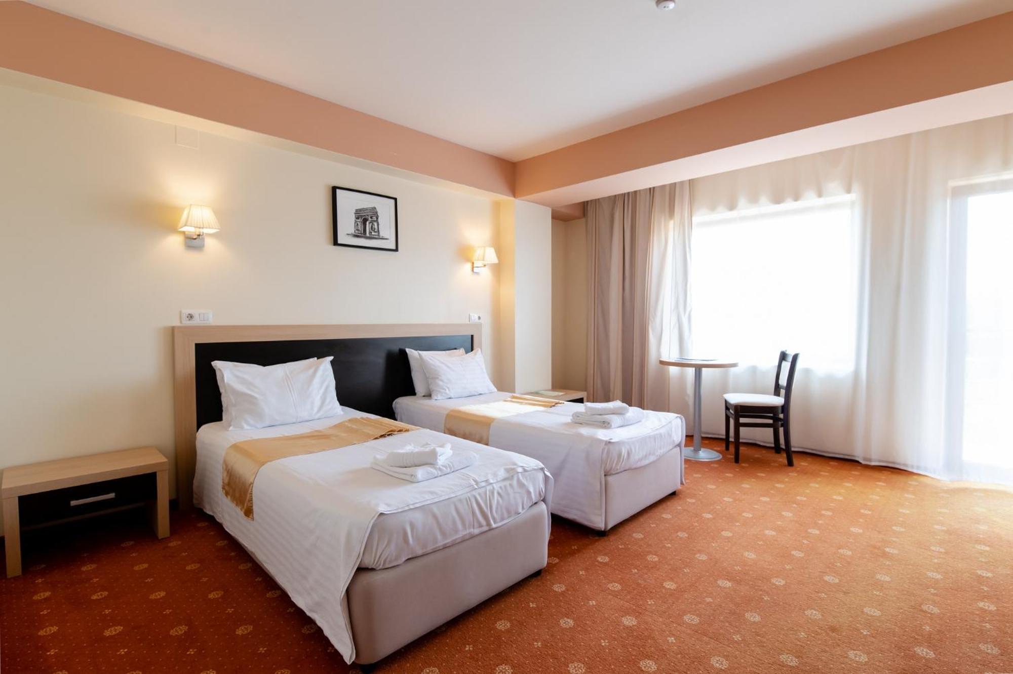 Hotel Oxford By Timhotels Тимишоара Экстерьер фото
