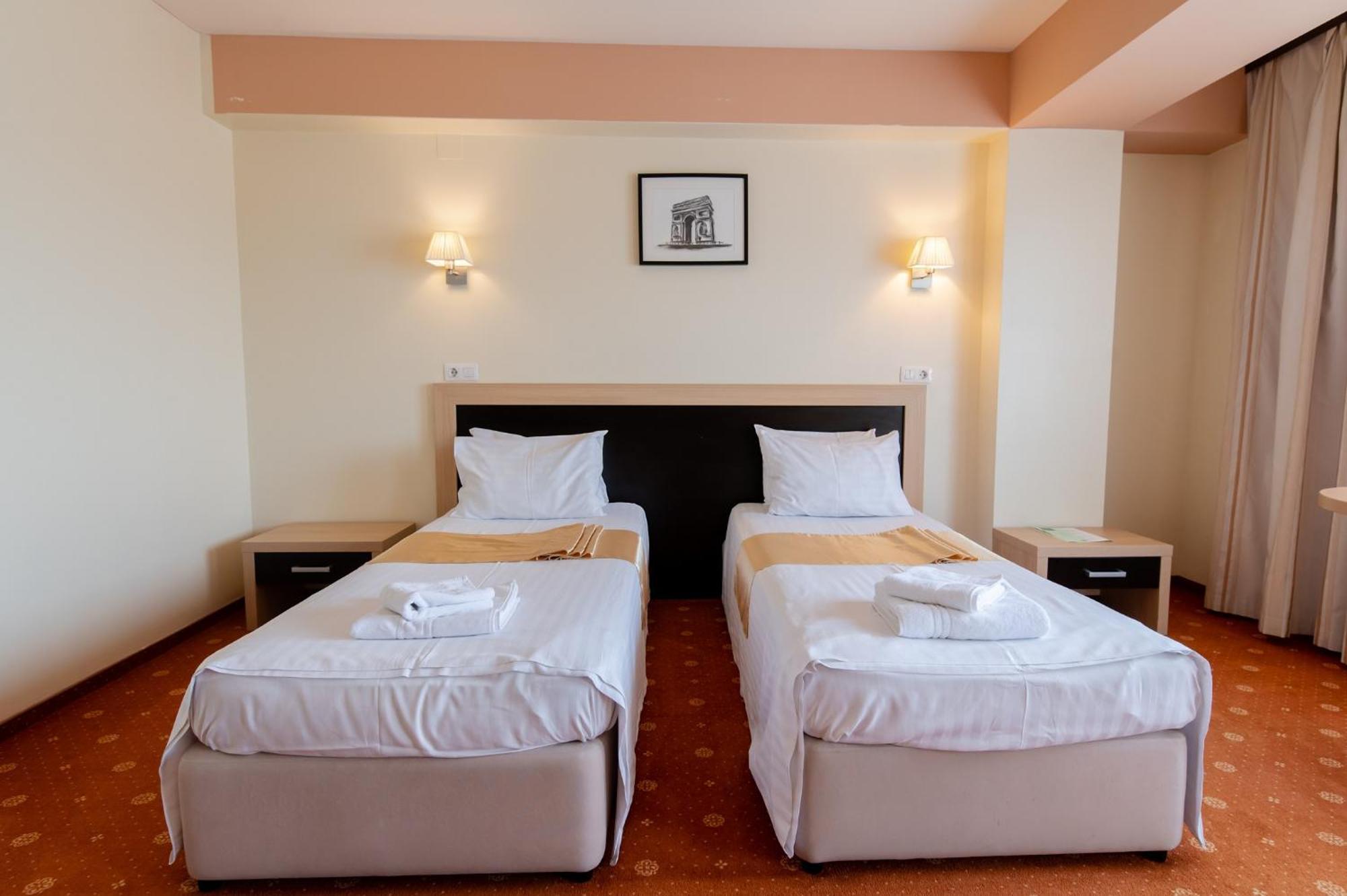 Hotel Oxford By Timhotels Тимишоара Экстерьер фото