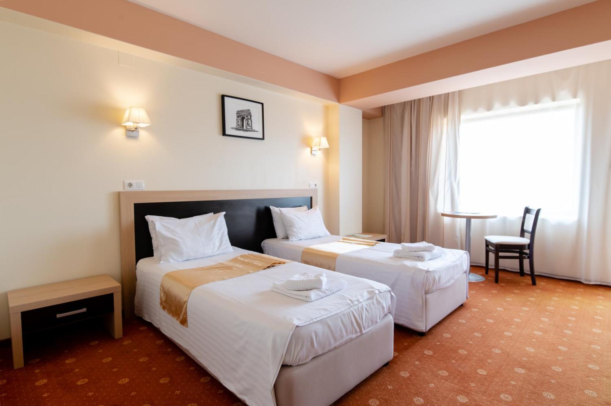 Hotel Oxford By Timhotels Тимишоара Экстерьер фото